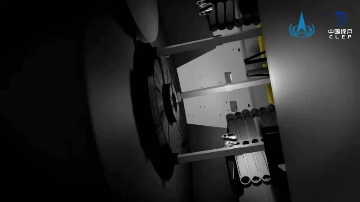 嫦娥五号探测器顺利完成样品在轨转移