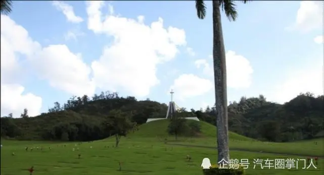 看完张学良美国的墓地，再看看杨虎城中国的墓地，差别很大