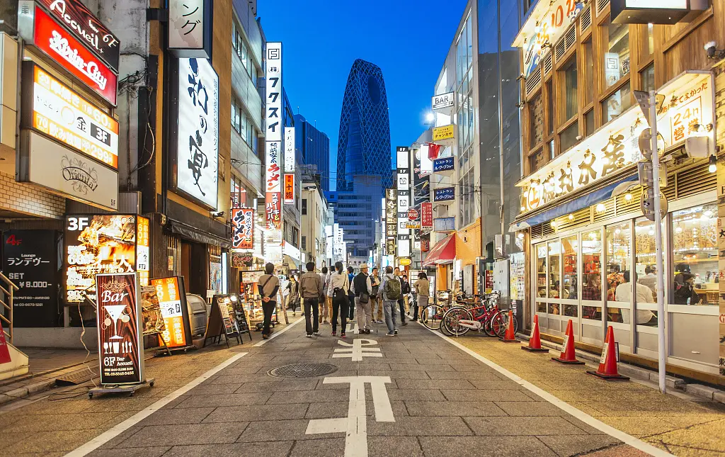 日本低欲望社会有多惨，三十岁青年住9㎡公寓，只为偷懒