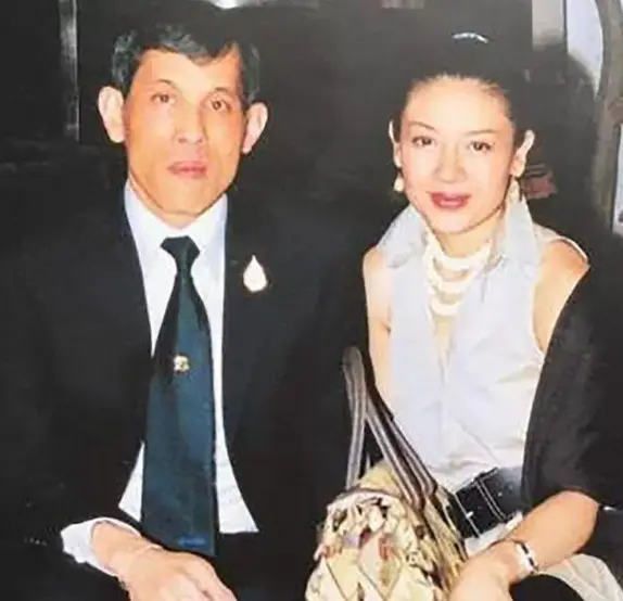 15年前西拉米为泰王生下老来子，风光无限，如今成尼姑过得好苦