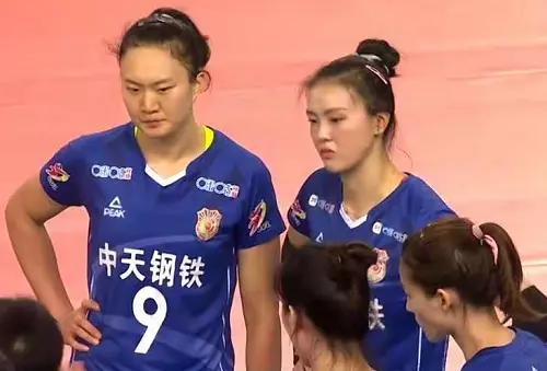 双子星狂飙49分，江苏女排3-1上海队，第三局逆转成全场关键