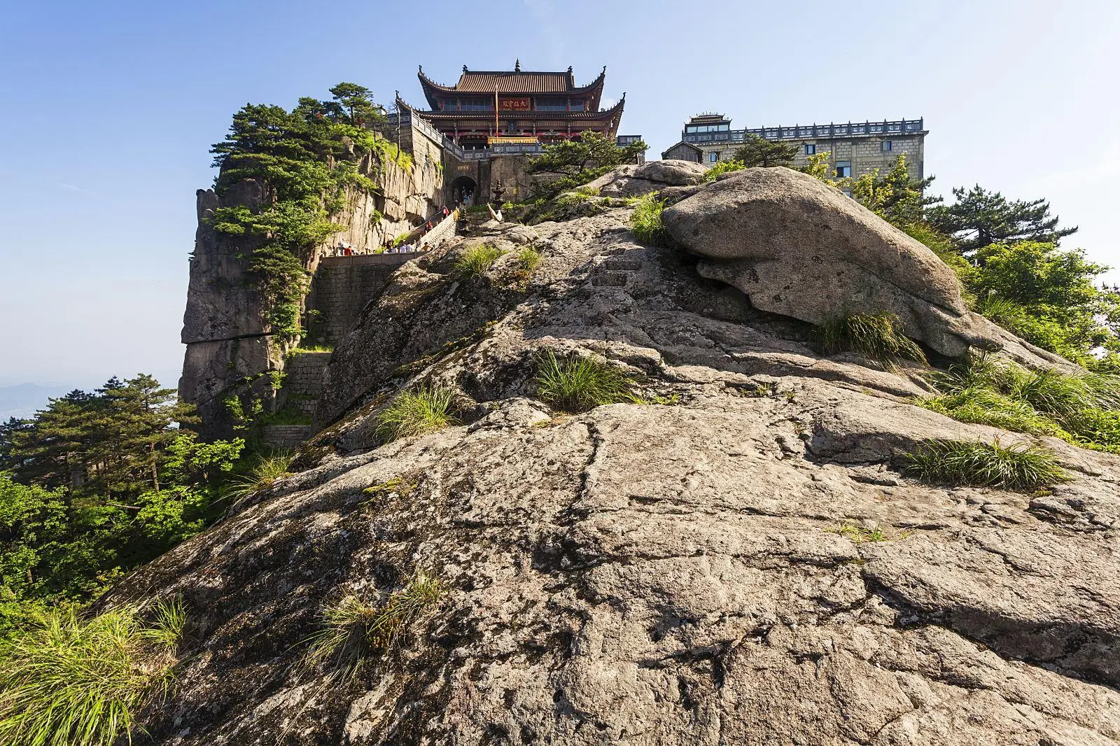 地藏王“真身”修行的庙宇，建在千米高山上，建成年代至今成谜