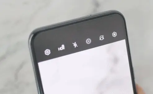 首发量产屏下摄像却无人问津，难道是因技术不完美？