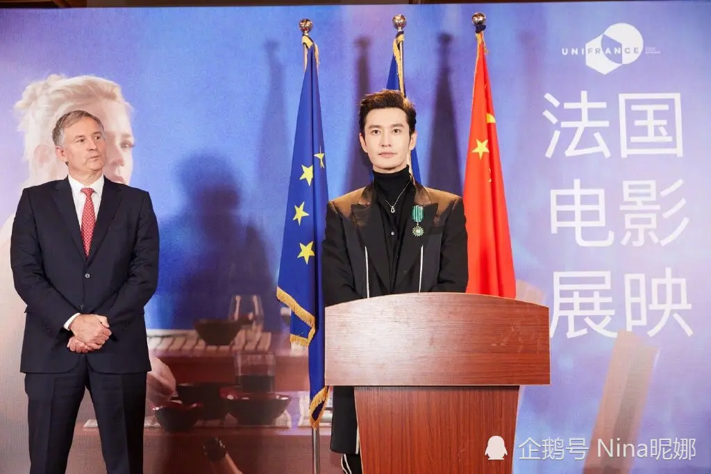 黄晓明真给国人长脸！穿大衣剃胡子中法交流会发言，大胆说中文好帅的影帝