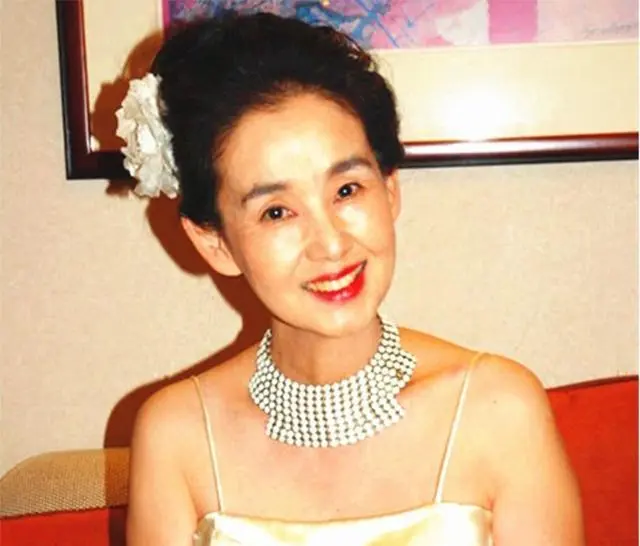 追捕女主中野良子37岁结婚，喜讯第2天，为何收到高仓健100枝玫瑰？