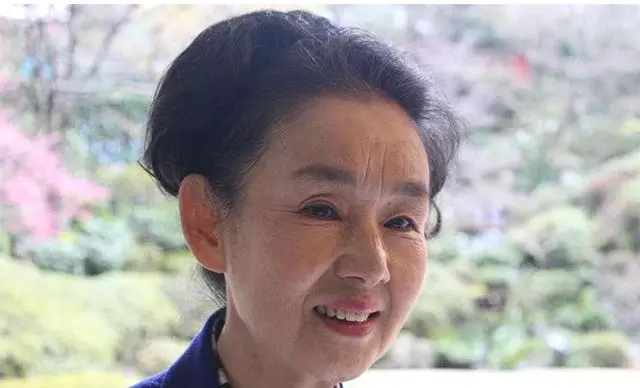 追捕女主中野良子37岁结婚，喜讯第2天，为何收到高仓健100枝玫瑰？