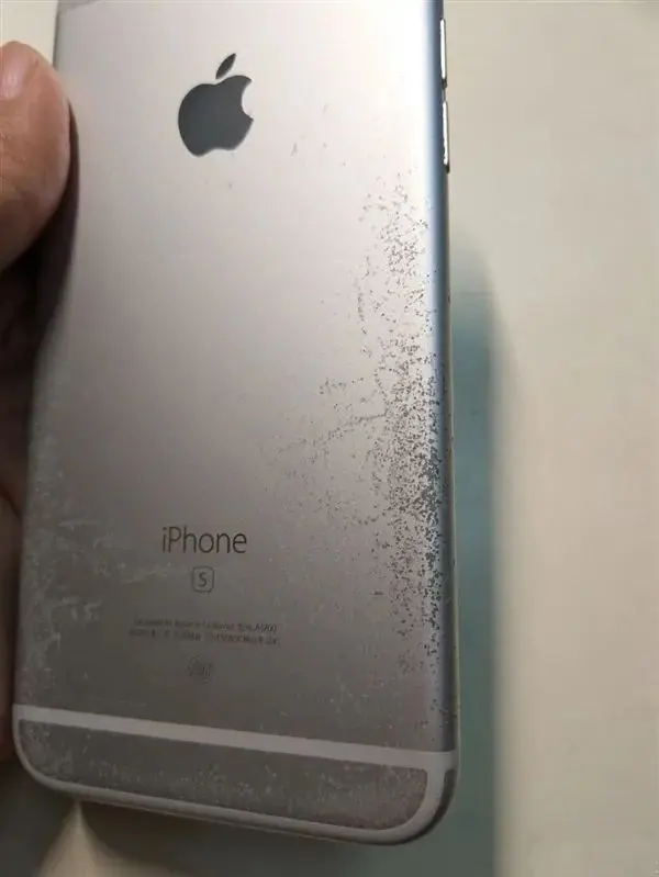 苹果 “远程施法” ，多款旧设备翻车！就连最新的 iPhone 12 也难逃其中