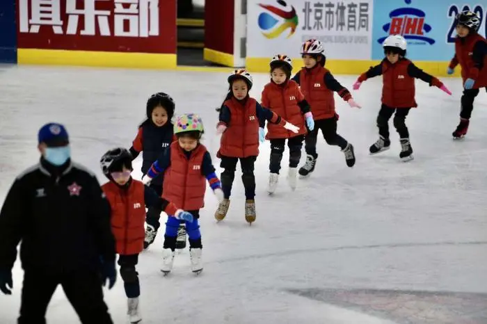 视点｜入学仅三月 正泽一年级学生进行滑冰汇报展示