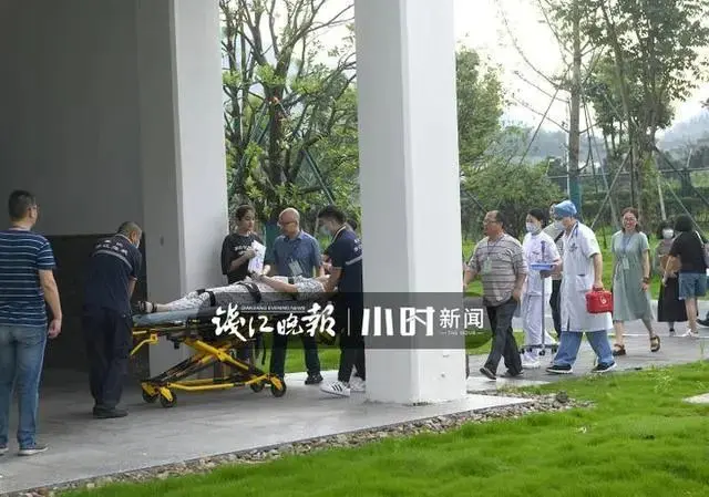 宁波高三学霸男孩，被担架擡进高考考场！妈妈深夜写下一篇长文，看哭了