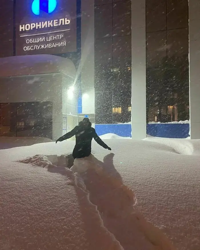 俄罗斯最冷小镇5天落了两个月的雪量，简直是怕冷星人的地狱……