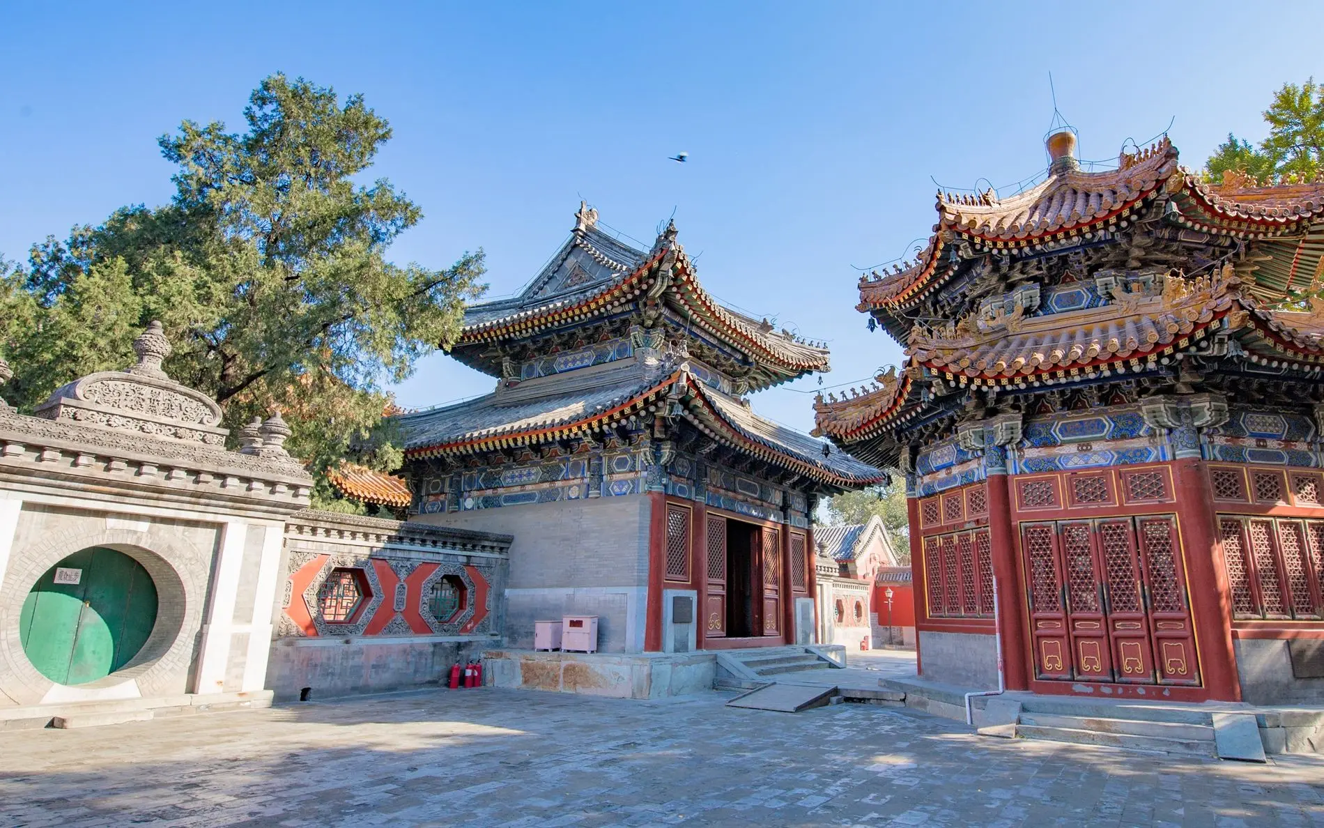 “京西小故宫”万寿寺大修：给观音像做“肠镜”，柱子装“义肢”