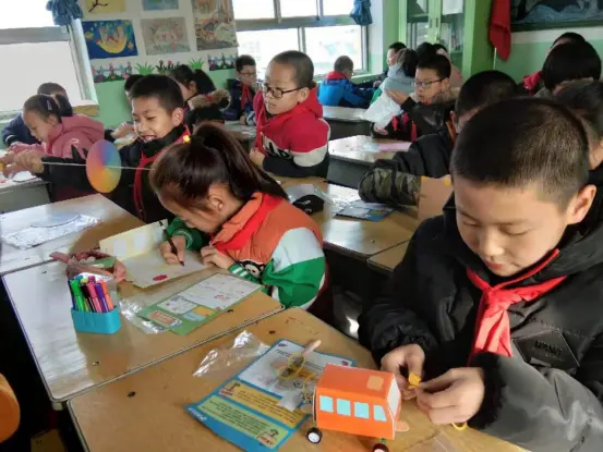 “乐享科学-我和妈妈学科学”活动收官