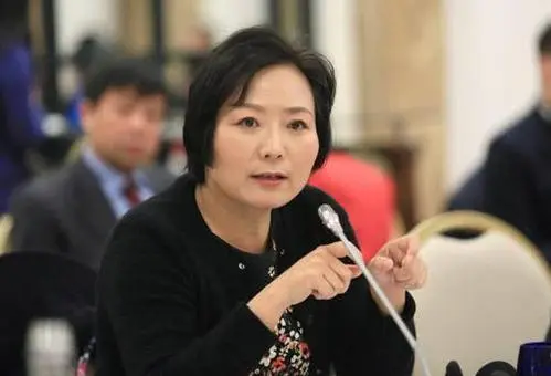 又一个百亿女富豪崛起，可惜丈夫已经去世30年，至今都没有再婚