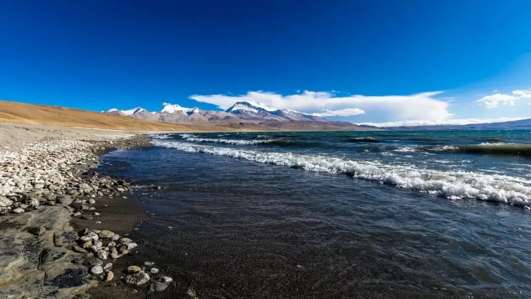 西藏堪称“巨无霸”的景区，面积比西湖大70倍，景色美过纳木错