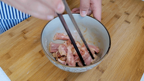 爱吃土豆别错过，这样做人人爱吃，荤素搭配又下饭，一盘不够吃