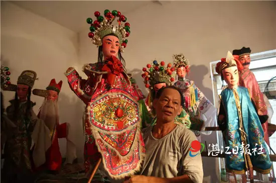 巧手雕木偶 匠心传技艺