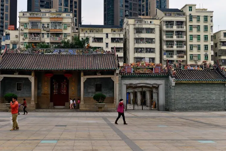 深圳一“豪横”城中村，是打工者的聚集地，夜生活多姿多彩