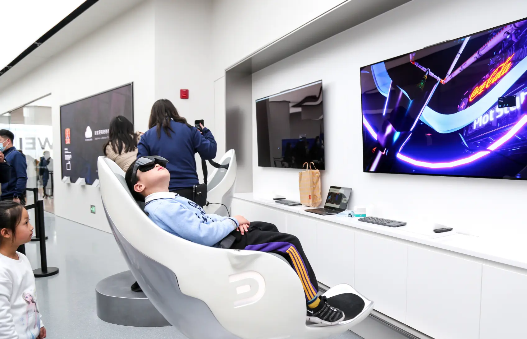 打造有温度的零售，华为旗舰店·成都万象城火热开幕