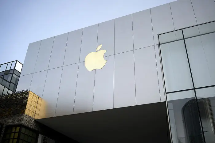 iOS 14.2惹祸：多款iPhone续航崩溃 30分钟掉电50％