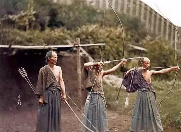 矮个日本人的弓为何那么长？威力很大吗？中国名将的记载让人心痛