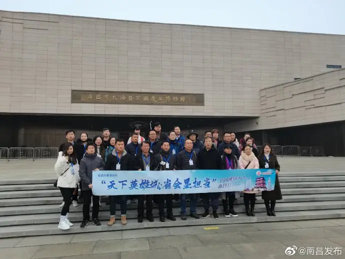 “触摸”文物“穿越”古今 全国网络名人参观海昏侯博物馆