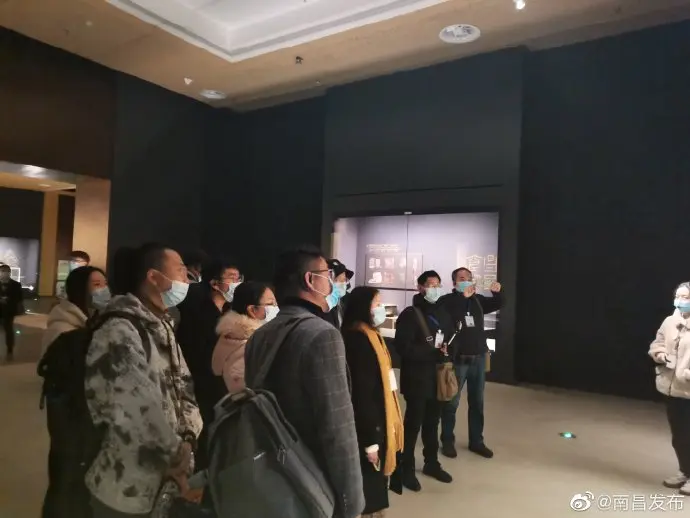 “触摸”文物“穿越”古今 全国网络名人参观海昏侯博物馆