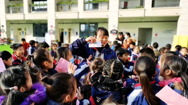 来吧！和这所小学的学生们一起来场“High说大闯关”