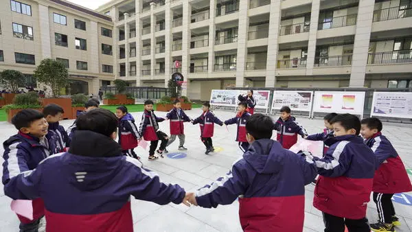 来吧！和这所小学的学生们一起来场“High说大闯关”