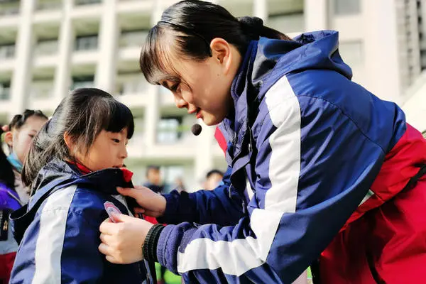 来吧！和这所小学的学生们一起来场“High说大闯关”