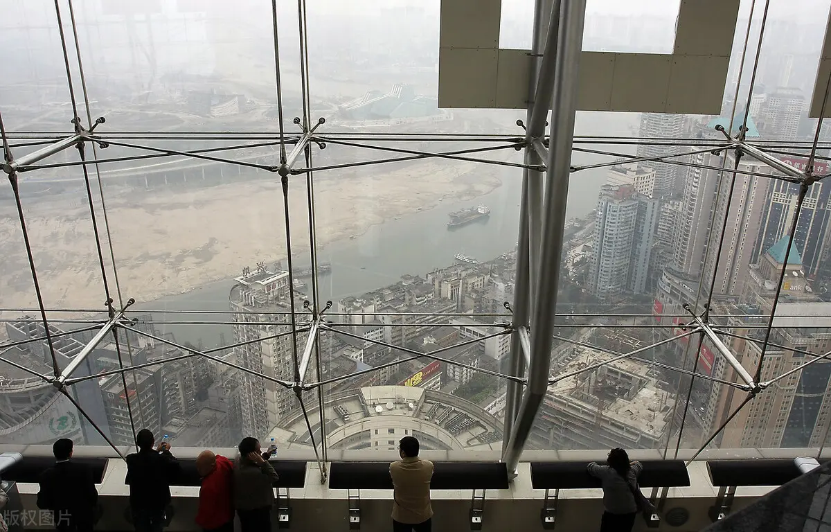 曾經的“西部第一高樓”——重慶世貿中心
