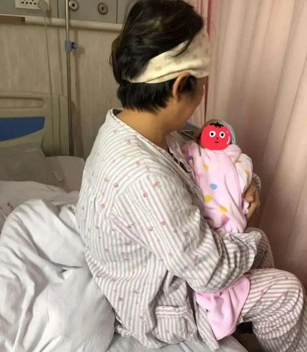 “姐弟恋”夫妻相差17岁，多次试管婴儿均告失败，我拿什么爱你？