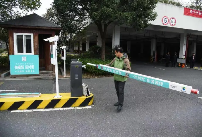 千岛湖启动景区停车场“无杆停车”