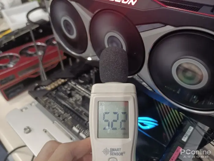 RX 6900 XT首测：AMD与NVIDIA的巅峰之战