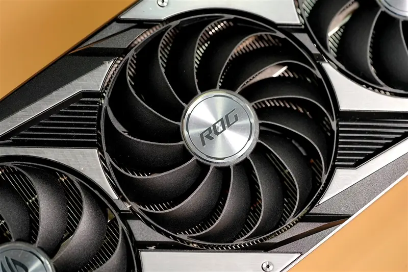 市售频率最高的非公版！华硕ROG STRIX RTX 3070评测：极尽奢华的用料