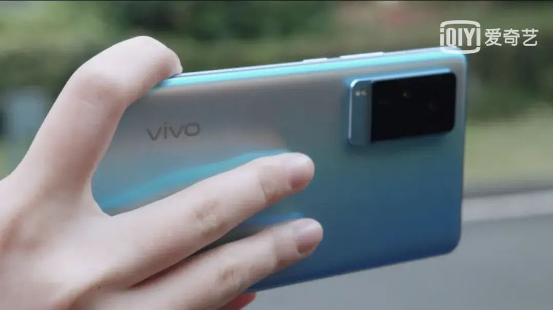 vivo X60系列综艺节目中现身，许多细节随后被爆出来