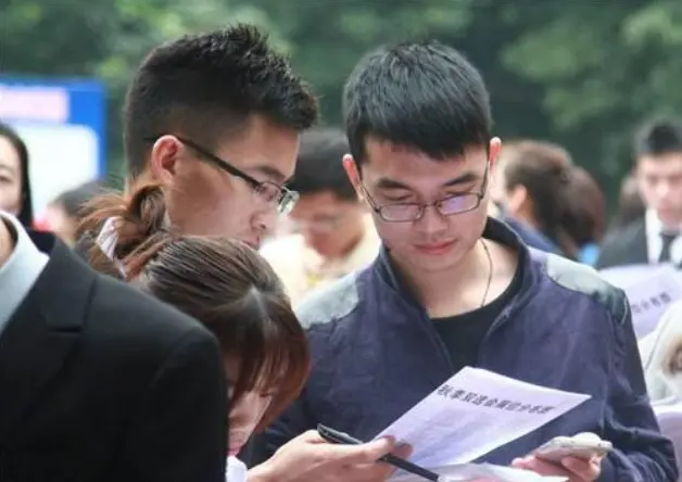 已经严重饱和的大学专业，名校毕业也不乐观，明年的考生谨慎报考