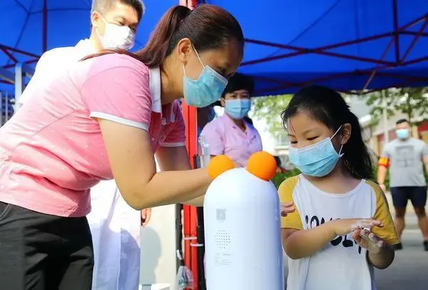 哈佛博士，大学终身教授，高管之女，称中国应该无条件帮助美国