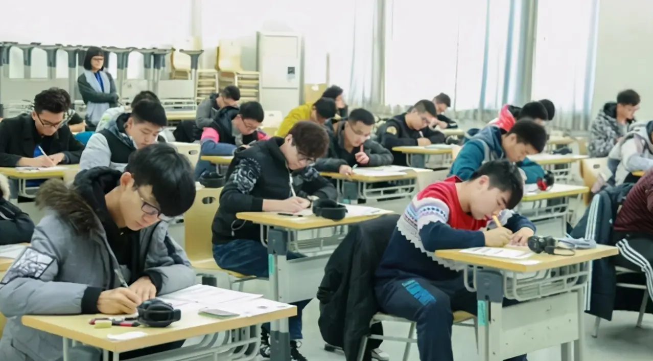 大学里最难的五场考试，尤其是第三场，大学生坦言：累到怀疑人生