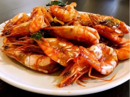 京味十足的油焖大虾是如何制作的？味道浓郁，十分下饭！