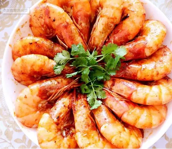 京味十足的油焖大虾是如何制作的？味道浓郁，十分下饭！