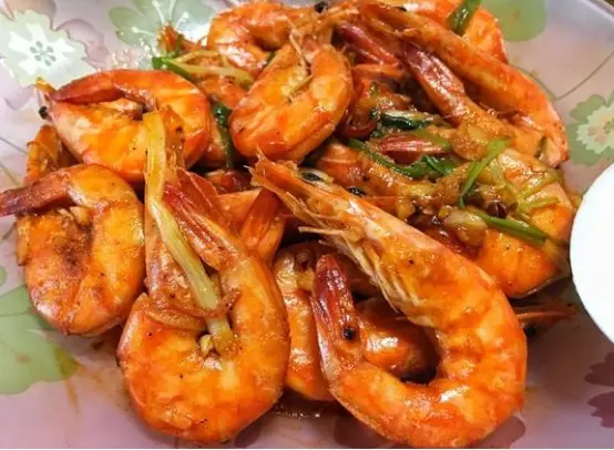 京味十足的油焖大虾是如何制作的？味道浓郁，十分下饭！