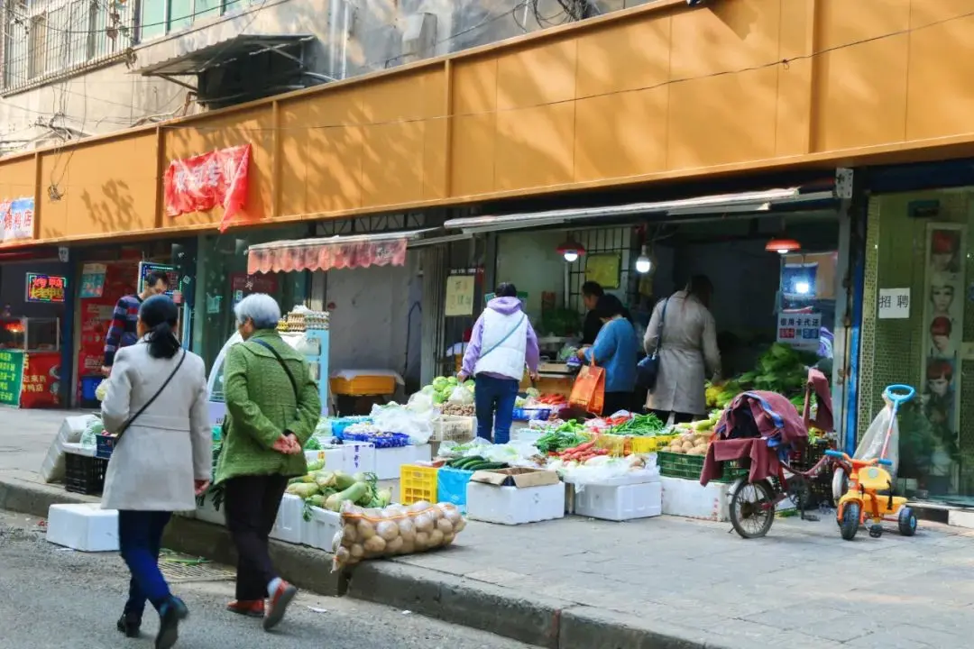 西安这条隐藏美食街，一半都是10年老店！城东人太有口福了！