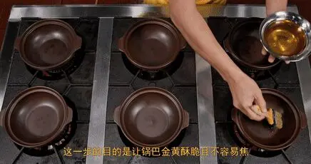 厨师长教你：家常“排骨煲仔饭”的做法，米饭和锅底的锅巴都很香