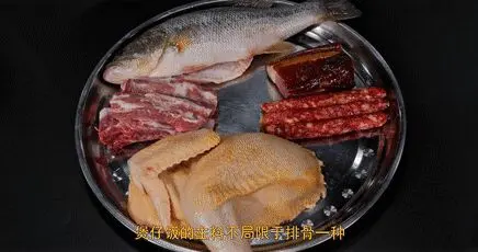 厨师长教你：家常“排骨煲仔饭”的做法，米饭和锅底的锅巴都很香