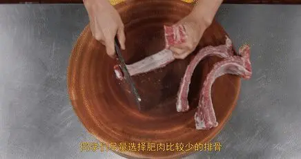 厨师长教你：家常“排骨煲仔饭”的做法，米饭和锅底的锅巴都很香