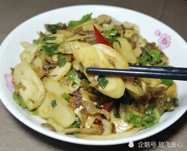 杏鲍菇炒五花肉怎么做好吃？学会这三招，鲜香嫩滑，美味又下饭