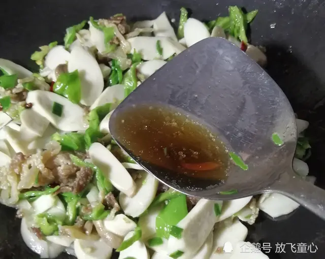 杏鲍菇炒五花肉怎么做好吃？学会这三招，鲜香嫩滑，美味又下饭