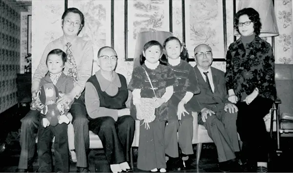 从清朝贡扇到杭州三绝：王星记扇子的百年传承之路
