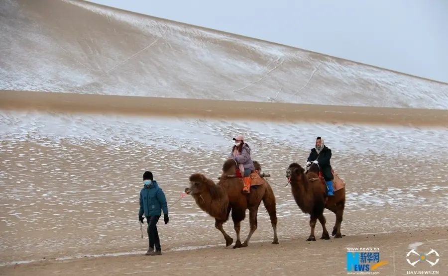 鳴沙山月牙泉浴雪美如畫