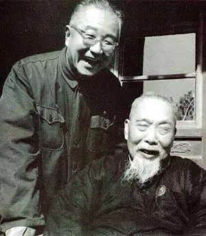 他是享誉国内外的历史学家，也是著名教育家，担任校长四十余年